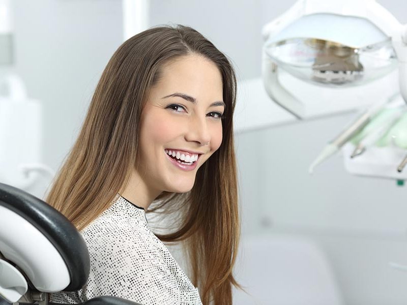 Posso fare lo sbiancamento dei denti se ho la parodontite?