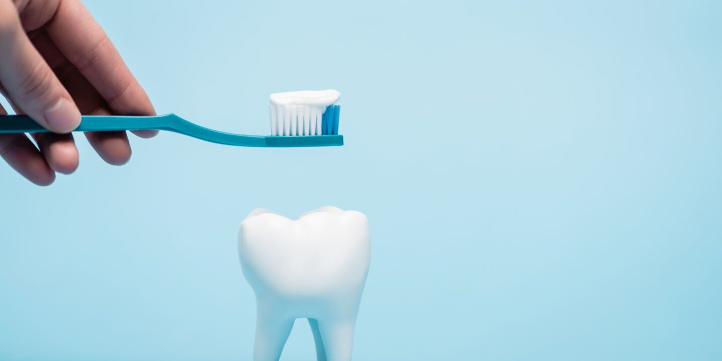 pulizia impianti dentali fissi