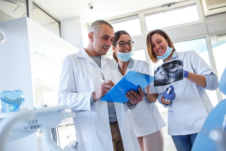 figure professionali nello studio dentistico figure professionali nello studio dentistico