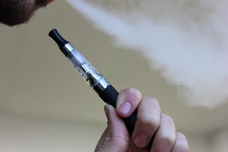 Sigaretta elettronica: come influisce sulla salute orale - Gengivepuntoorg