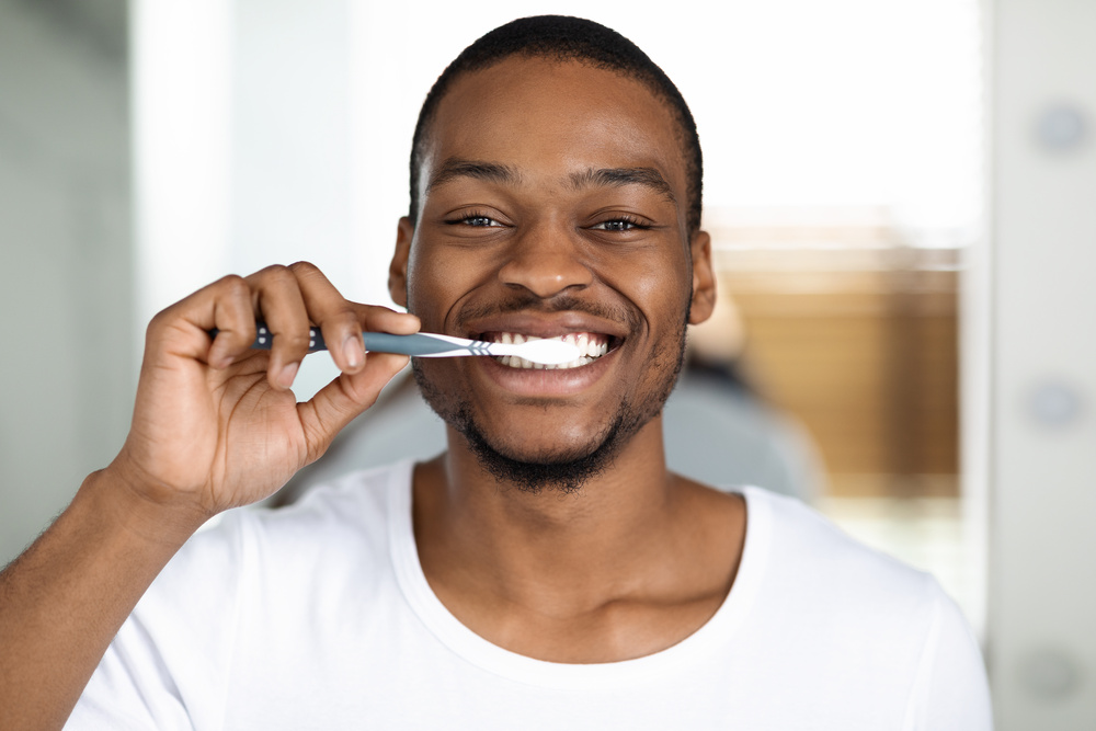 come pulire lo spazzolino da denti