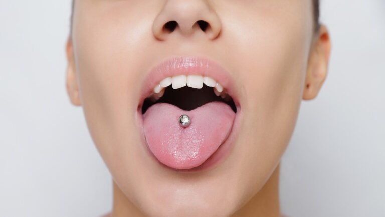 rischi del piercing alla lingua