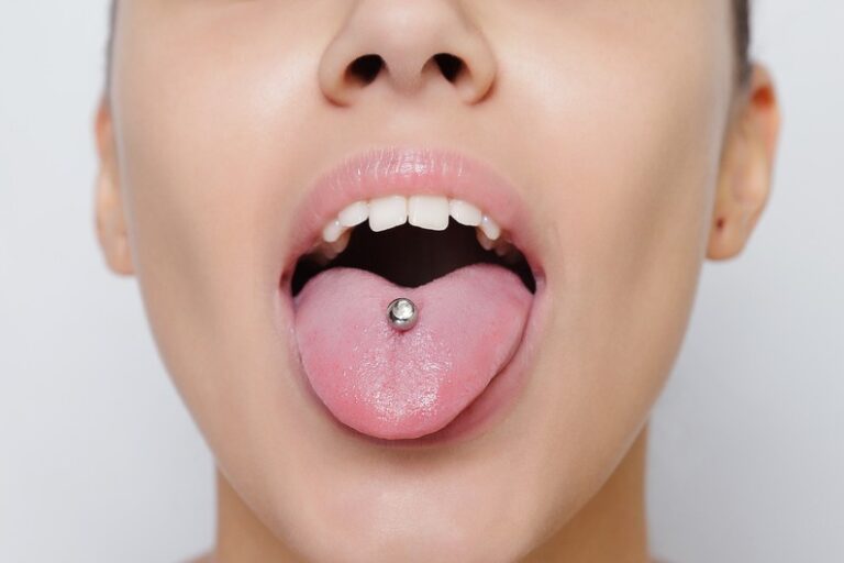 rischi del piercing alla lingua