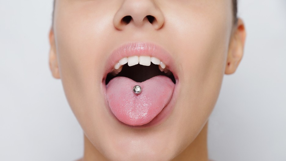 rischi del piercing alla lingua